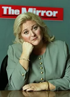 Images Dated 25th February 1999: Vanessa Feltz TV Presenter in the Editors Office February 1999 of the Daily