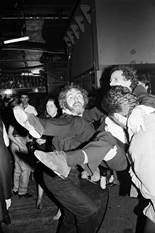 01083 Gallery: Various VIPs including Wayne Sleep at the Embassy Club. September 1983