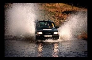 Images Dated 4th March 1998: Vauxhall Frontera March 1998 Fording river water spray