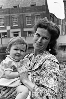 Images Dated 25th July 1983: Victoria Gillick and her daughter Clementine, aged 1, at home in Wisbech, Cambridgeshire