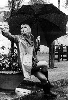 Boots And Shoes Gallery: Virginia Wetherell Actress - Jul 1968 arrives at Granada Studios in manchester