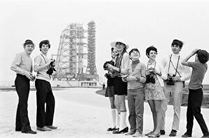 00489 Gallery: Visitors at NASA Space Station in Florida, U.S.A a few hours before Apollo 12 blasted off