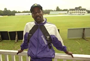 Images Dated 17th September 1993: Viv Richards smiling during interview at cricket ground 17 / 09 / 1993