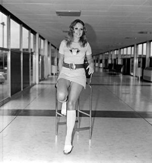 Images Dated 24th March 1971: Vivian Neves ex glamour model March 1971 pictured at Heathrow
