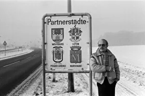 Images Dated 22nd January 1982: Volkswagen assembly line worker Peter Schredewitz leaning against the Wolfsburg town sign