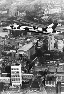 Images Dated 4th February 1983: Vulcan Delta bomber NQJ swoops spectacularly over the city of Coventry as a thank you to