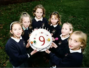 Images Dated 18th November 1992: Walton Sextuplets are nine years old are waiting for their birthday L-R Sarah Hannah