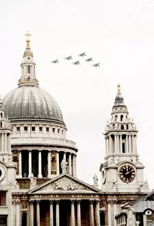 Images Dated 22nd June 1991: Wars Gulf 6 Tornados in a victory fly past over St Pauls Cathedral in London