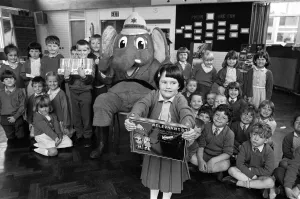 Images Dated 8th June 1989: Welephant presented an engraved plaque, which the school keeps for a year