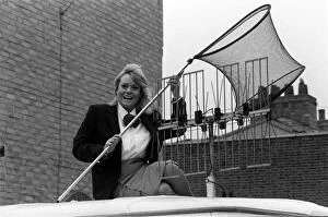 WENDY RICHARD ON A TV DETECTOR VAN WITH A BUTTERFLY NET 06 / 02 / 1987