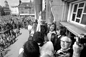 Images Dated 4th May 1975: West Ham players including captain Billy Bonds show off the trophy to fans gathered below