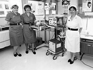 Images Dated 5th October 1988: Whiston Hospital Special Care Baby Unit open with l-r Sisters Carol Brennan