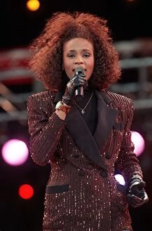 Images Dated 11th June 1988: Whitney Houston at Nelson Mandela Concert June 1988 performing at Wembley Stadium