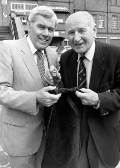 William Eric Houghton (29 June 1910 - 1 May 1996), was an English footballer and manager William Eric Houghton (29 June 1910 - 1 May 1996), was an English footballer and manager