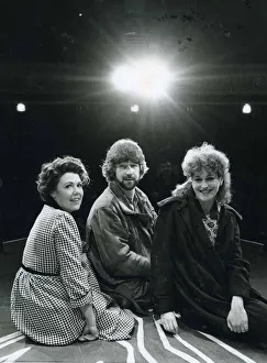 Willy Russell with Wendy Murray (Mrs Lyons - left) and Barbara Dickson Willy Russell with Wendy Murray (Mrs Lyons - left) and Barbara Dickson