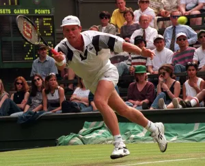 WIMBLEDON 1996 DAY 4 MARK PETCHEY PLAYING PIOLINE 27/06/1996 WIMBLEDON 1996 DAY 4 MARK PETCHEY PLAYING PIOLINE 27/06/1996