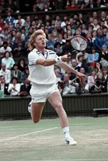 Images Dated 3rd July 1988: Wimbledon Final. Boris Becker v. Stefan Edberg. July 1988 88-3581-005