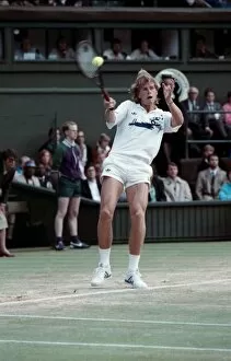 Images Dated 3rd July 1988: Wimbledon Final. Boris Becker v. Stefan Edberg. July 1988 88-3581-010