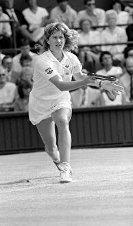 Images Dated 1st July 1987: Wimbledon tennis 1987-9th day Stefi Graf v Gabriella Sabatini 1980s