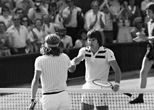 Images Dated 2nd July 1977: Wimbledon Tennis Championships 1977, Mens Final, Centre Court, Wimbledon