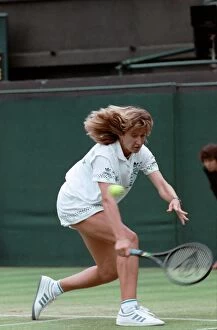 Wimbledon Tennis. Graf v. Fernandez. June 1988 88-3442-004