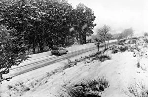 Images Dated 27th April 1981: The wintery white out-look on the Rhigos Mountain road high above Treherbert