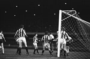 Images Dated 18th November 1986: Wolves 1-1 Chorley, FA Cup First Round Replay (1st Replay), match action at Molineux