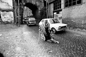 Images Dated 1st April 1975: Woman and child in the streets in a poor suburb on the outskirts of Rome