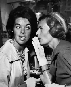 Womans: Mirror: Misc: November 1960 P012663 Womans: Mirror: Misc: November 1960 P012663