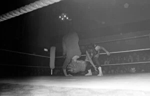 Images Dated 9th February 1973: Women wrestlers at the Chester Town hall