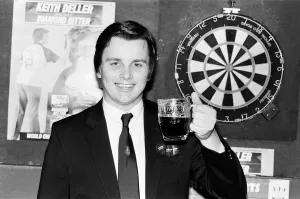 World Darts Champion Keith Deller signs a new contract with Double Diamond at The World Darts Champion Keith Deller signs a new contract with Double Diamond at The