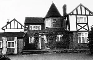 Images Dated 19th December 1985: World famous snooker star Irishman Alex Higginss new home in Prestbury, Cheshire