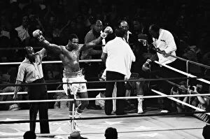Images Dated 2nd October 1980: World Heavyweight Title fight between challenger Muhammad Ali