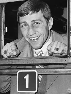 Images Dated 15th February 1971: World Lightweight Champion Ken Buchanan seen here at Kings Cross station en route to