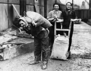 World War II Women: Women Dockers at a Northern Port. Mrs World War II Women: Women Dockers at a Northern Port. Mrs