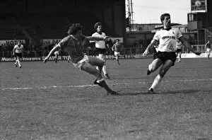 Wrexham 0 v. Barnsley 0. April 1982 MF06-34-032 *** Local Caption *** Division 2 Football
