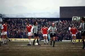 Images Dated 18th February 1978: Wrexham v Blyth Spartans - February 1978 palyers in action