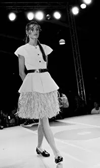 Images Dated 10th October 1988: Yasmin Le Bon, model on the catwalk 10 / 10 / 88