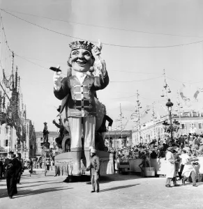 Every year during the Carnival in Nice, on one day they have a Bataille De Platre or a Every year during the Carnival in Nice, on one day they have a Bataille De Platre or a
