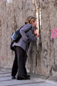 Mirror/0000to0099 00007/years berlin wall nov 1999 came tourists seen Mirror/0000to0099 00007/years berlin wall nov 1999 came tourists seen
