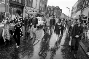 Images Dated 6th August 1977: Youth Culture / Music / Police / Street scenes.'Punk Rock'. August 1977 77-04262-005
