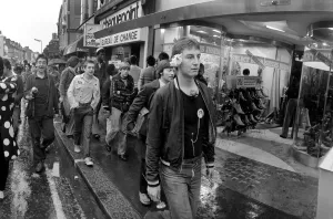Images Dated 6th August 1977: Youth Culture / Music / Police / Street scenes.'Punk Rock'. August 1977 77-04262-008