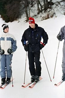 Images Dated 2nd January 1998: Zara Phillips and Prince William on the ski slopes of Klosters during an official
