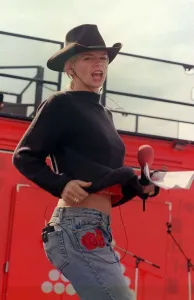 Zoe Ball Radio One DJ July 1999 At the Radio 1 Road Show in Irvine Zoe Ball Radio One DJ July 1999 At the Radio 1 Road Show in Irvine