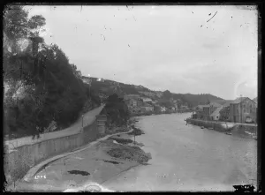 Looe looking upstream from harbour mouth Looe looking upstream from harbour mouth