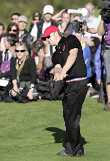 Chip Gallery: Hunter Mahan Duffs Chip On 17th