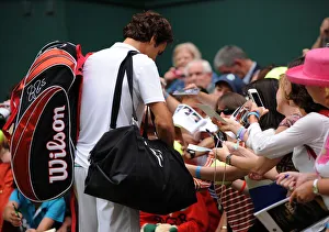 Roger Federer Signs Autographs Roger Federer Signs Autographs
