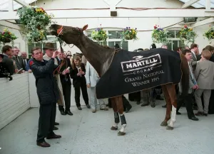 Aintree Gallery: Royal Athlete Nibbles Aintree