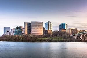 Images Dated 4th April 2015: Rosslyn, Arlington, Virginia, USA skyline on the Potomac River