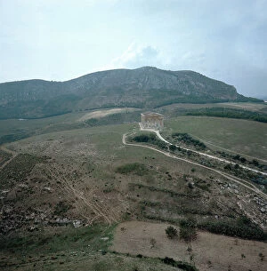 Images Dated 12th December 2007: Aerial view of the Segesta temple